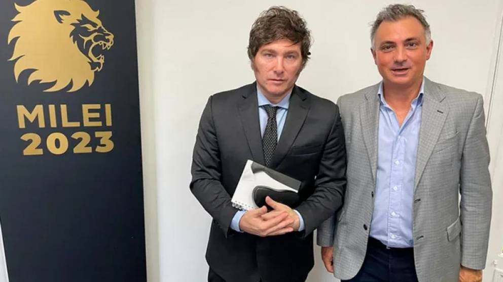 Sebasti�n Pareja junto a Javier Milei
