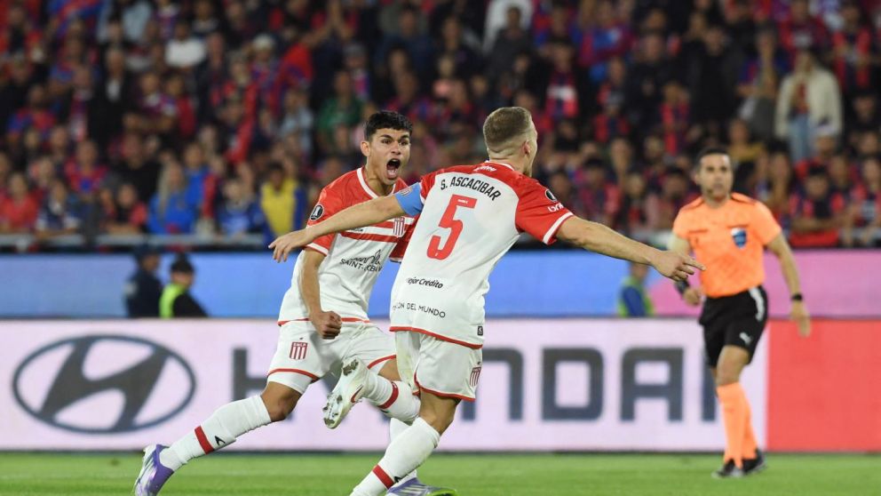 El Pincha ganó con polémica en Paraguay.