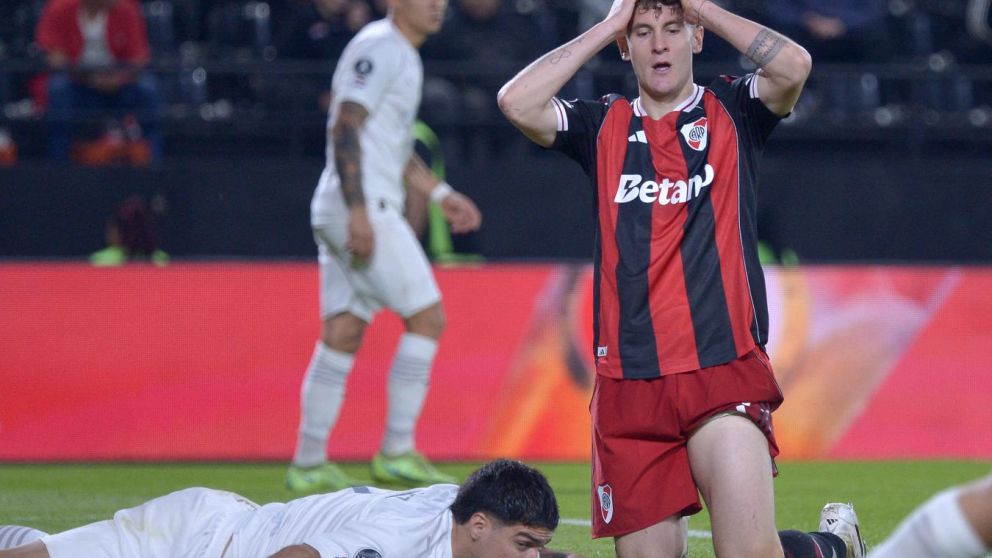 River no pas� del empate ente los paraguayos. 
