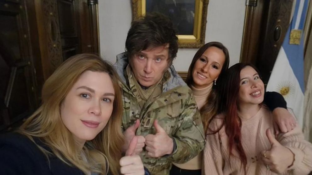 Sin acto oficial, Milei almorz� con los granaderos de Casa Rosada por el 17 de agosto