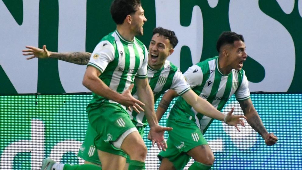 El equipo de Pedro Troglio convirtió tres goles en nueve minutos.