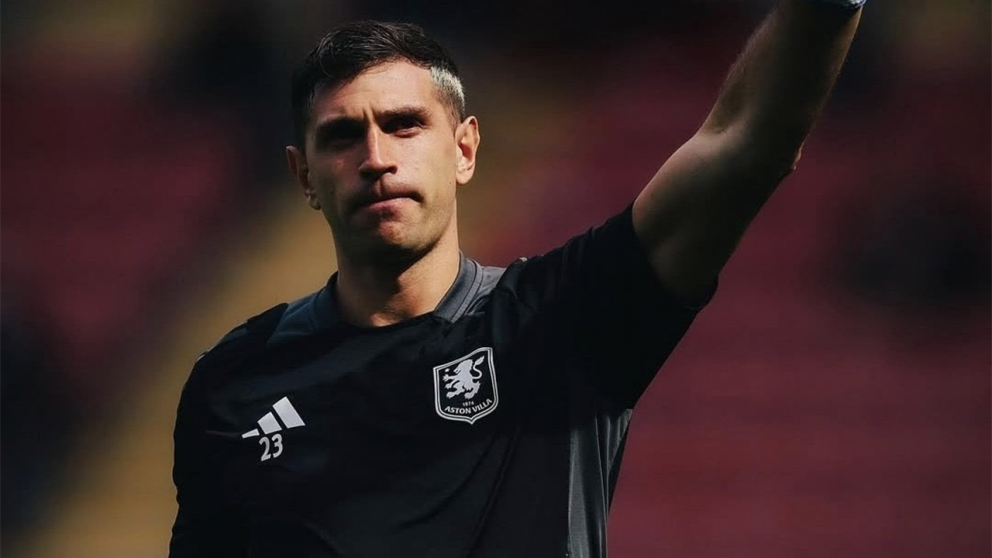 Dibu Mart�nez qued� sin chances de ir al Manchester United y atraviesa un presente confuso en Aston Villa.
