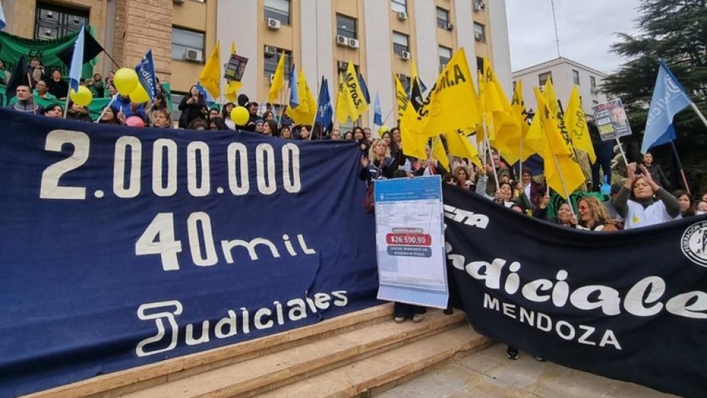 AMProS repudi� el proyecto del Estatuto del Empleado P�blico por ser una “reforma laboral encubierta e inconstitucional”