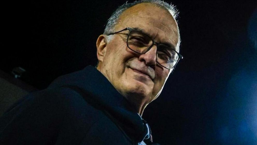 Bielsa sigue sorprendiendo con sus locuras. 
