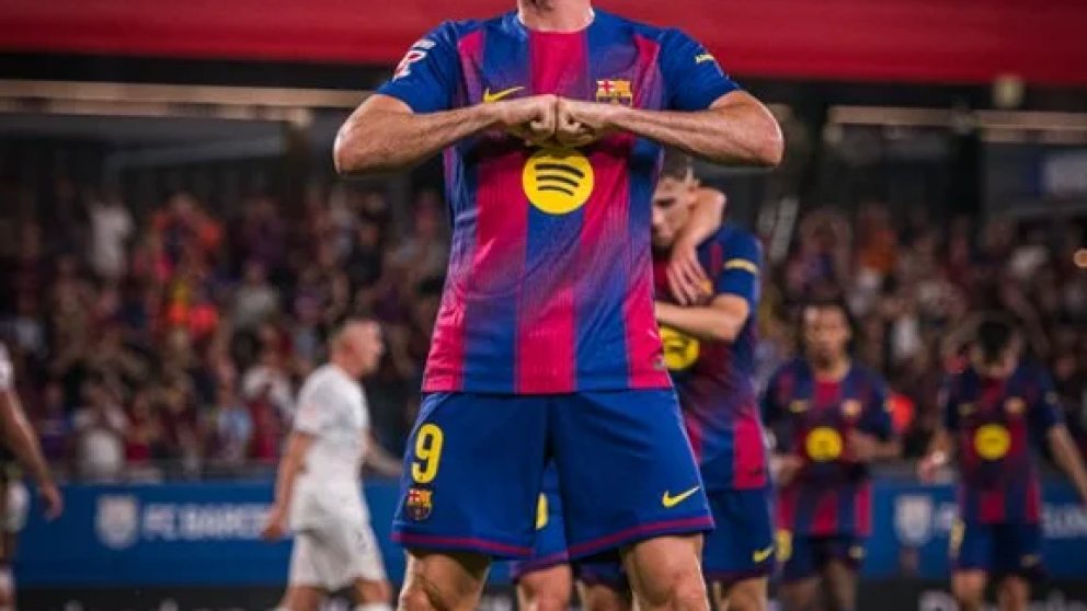 Barcelona aplastó al Valencia y no le pierde pisada al Real Madrid.