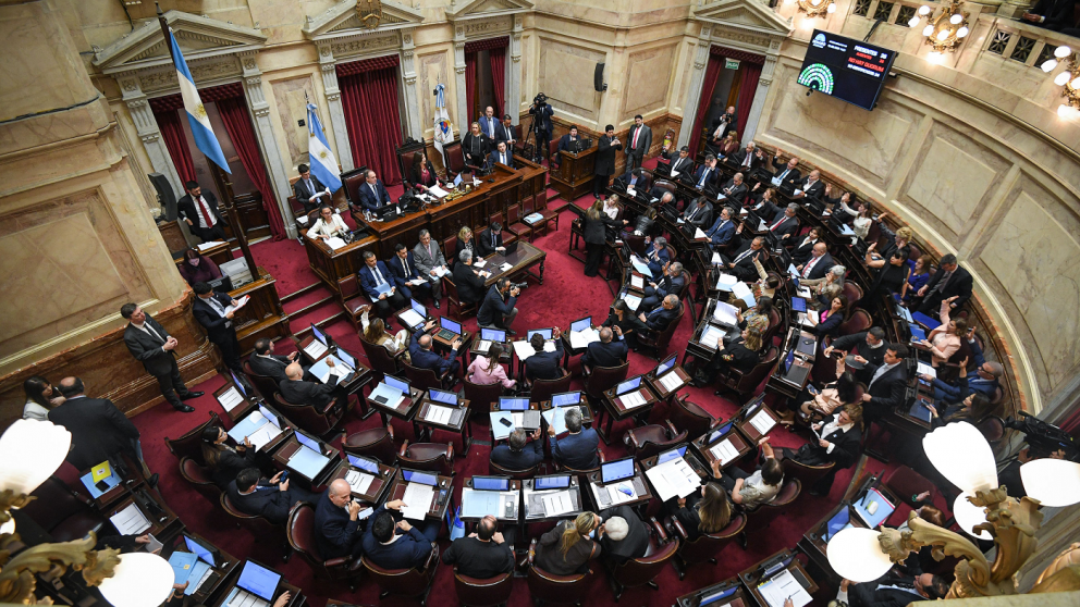 La oposición pone al Gobierno contra las cuerdas en el Senado: ” Déjense de joder y empiecen a gobernar para todos”
