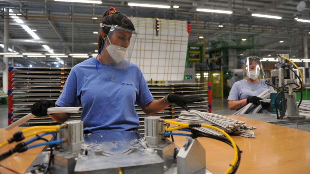 Para la UIA, la actividad industrial volvió a pisar el freno en abril