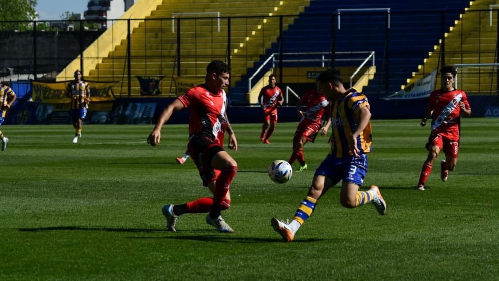 Maipú goleó y avanzó de fase en la Primera Nacional.