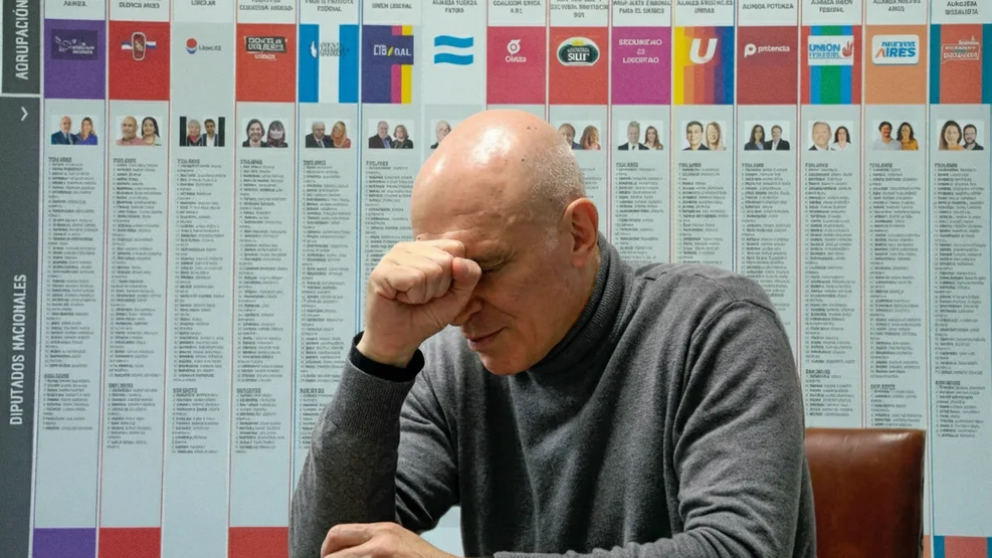 Doble rev�s para LLA: rechazan reimprimir los afiches y Espert estar� en el cuarto oscuro