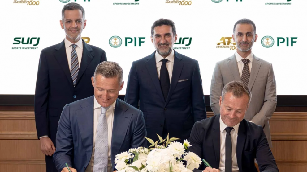 Directivos de ATP en la firma con Arabia Saudita.
