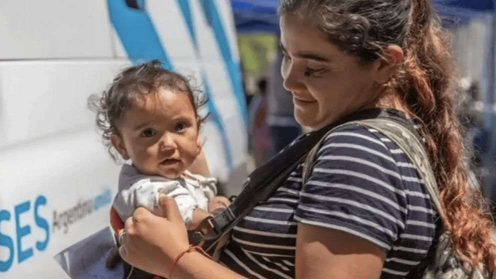 Las madres de AUH que cobran $72.000 extra despu�s del feriado