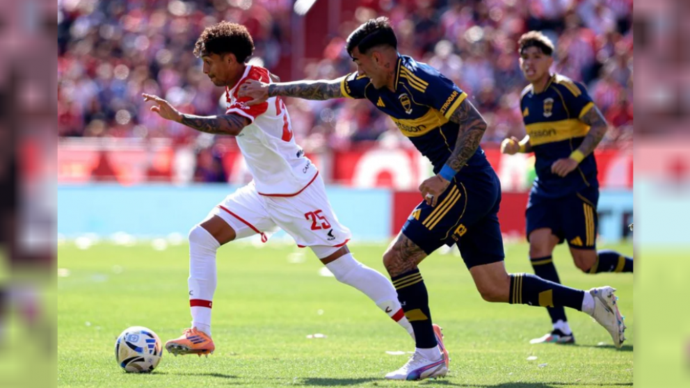Boca ganó en La Plata y es líder.