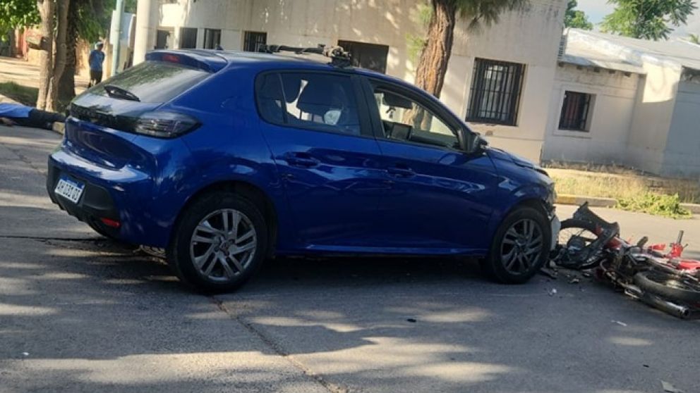 Un motociclista muri� luego de chocar con un auto en Godoy Cruz
