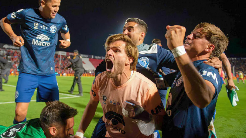 El grito desaforado de los jugadores de Independiente tras la histórica obtención de la Copa Argentina.