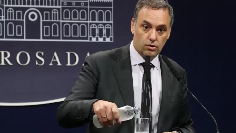 Manuel Adorni será director de YPF por el Estado Nacional