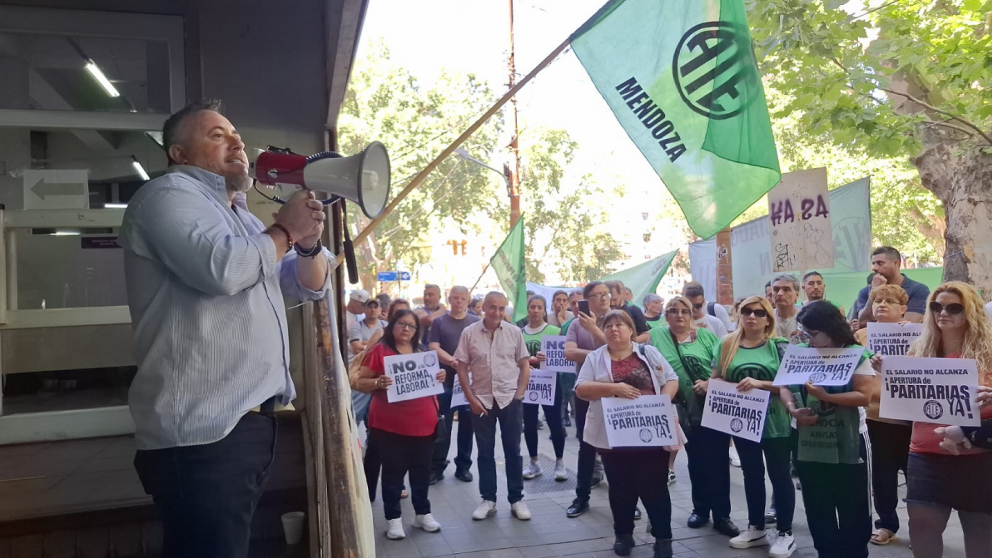 ATE apura a Cornejo y exige “la inmediata apertura de paritarias”