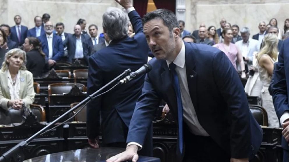 Ovacionaron a Luis Petri al momento de jurar en la Cámara de Diputados de la Nación