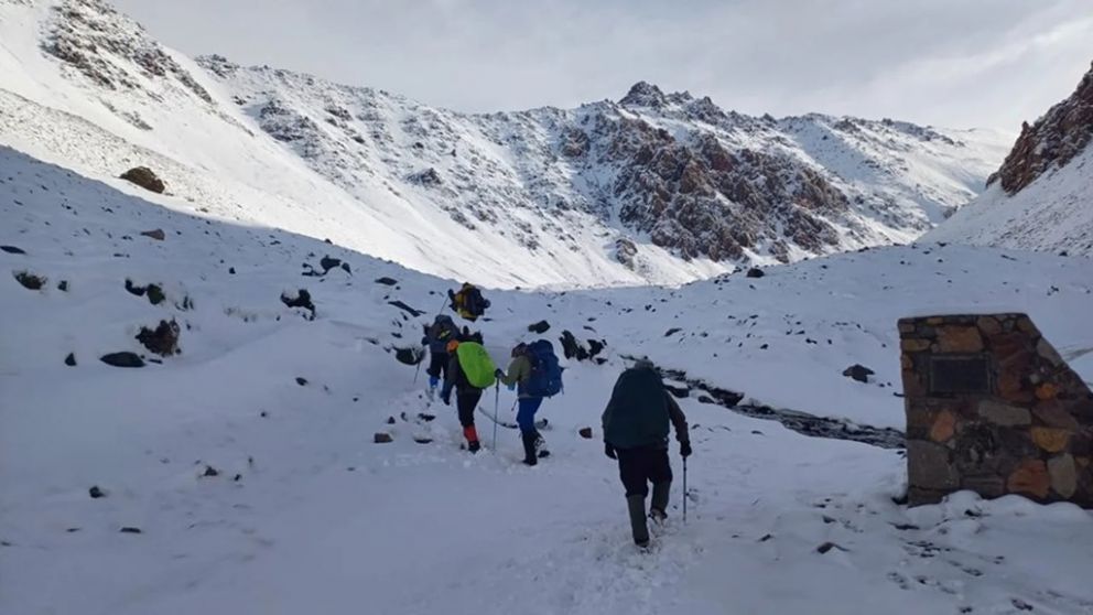 Rescataron a los dos ciclistas australianos que se habían perdido en el Portillo