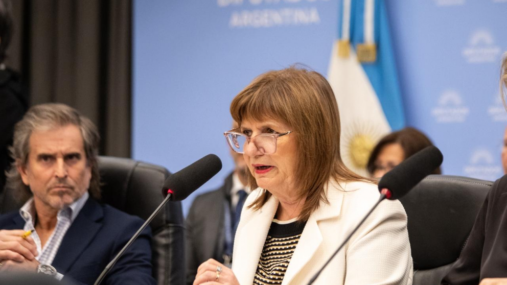 Bullrich continúa metiéndole presión a Adorni y presentó su declaración jurada