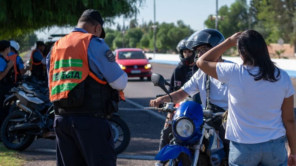 Controles a motociclistas en Godoy Cruz: detectaron múltiples infracciones y retuvieron vehículos