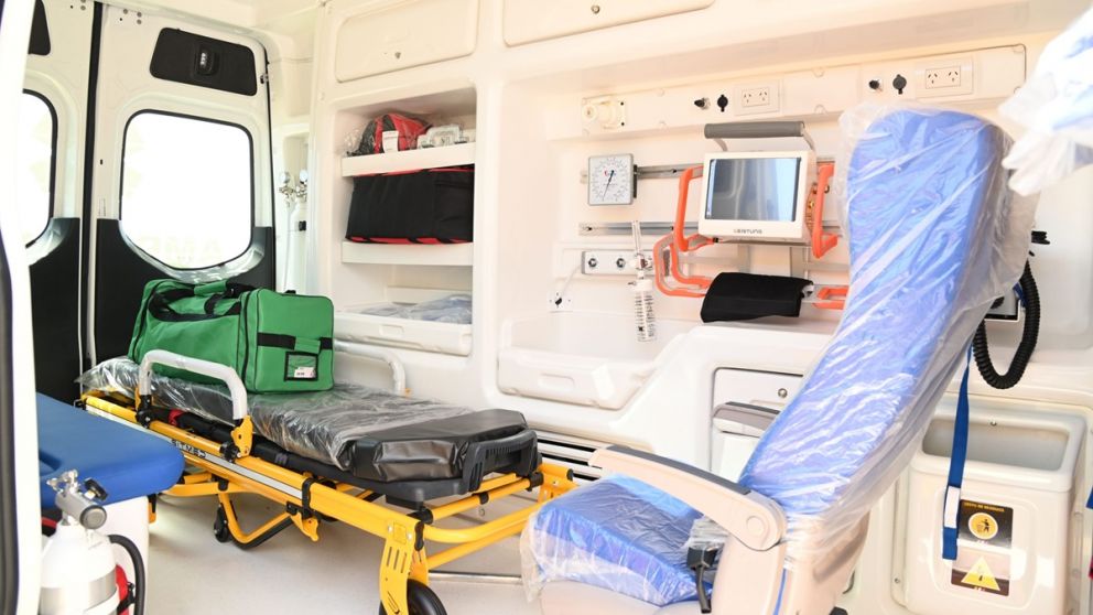 Mendoza compró nuevas ambulancias financiadas por el cobro a extranjeros y obras sociales