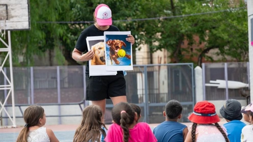 El cuidado animal se aprende jugando en las escuelas de verano de Godoy Cruz