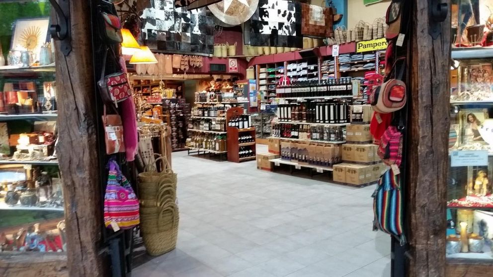 Conocido local artesanal mendocino busca vendedoras