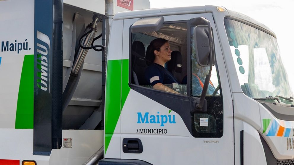 Mujeres al mando: Maip� abre camino con sus primeras choferes profesionales