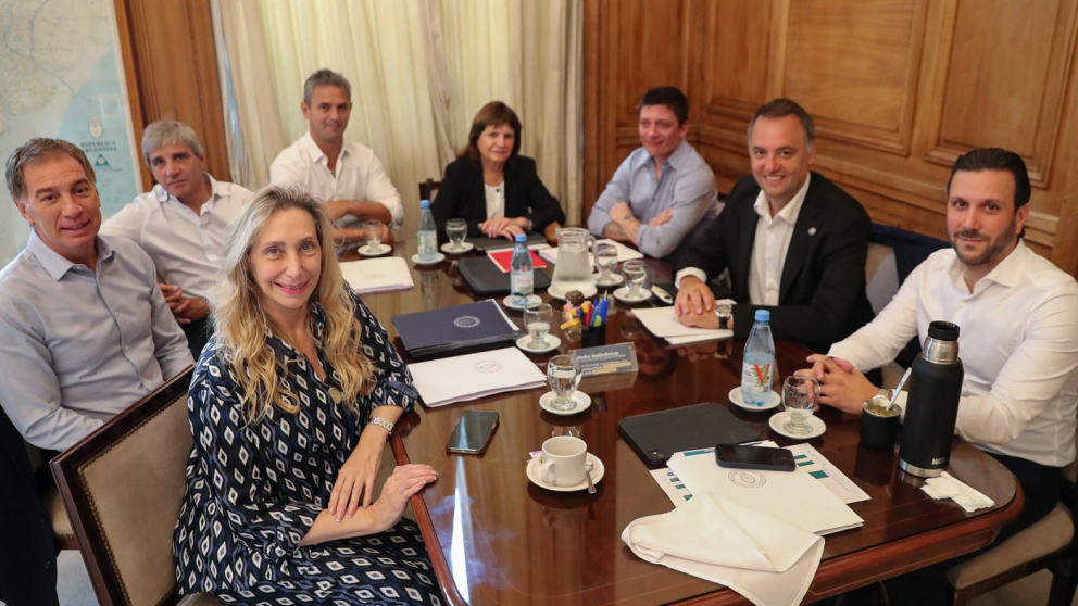 Tras la aprobación de la reforma laboral en Diputados, el Gobierno volvió a convocar a la mesa política