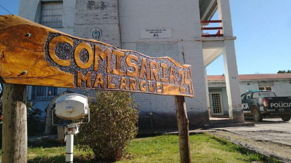 Un menor se resisti� al robo del auto de sus padres en Malarg�e y lo acuchillaron: est� internado