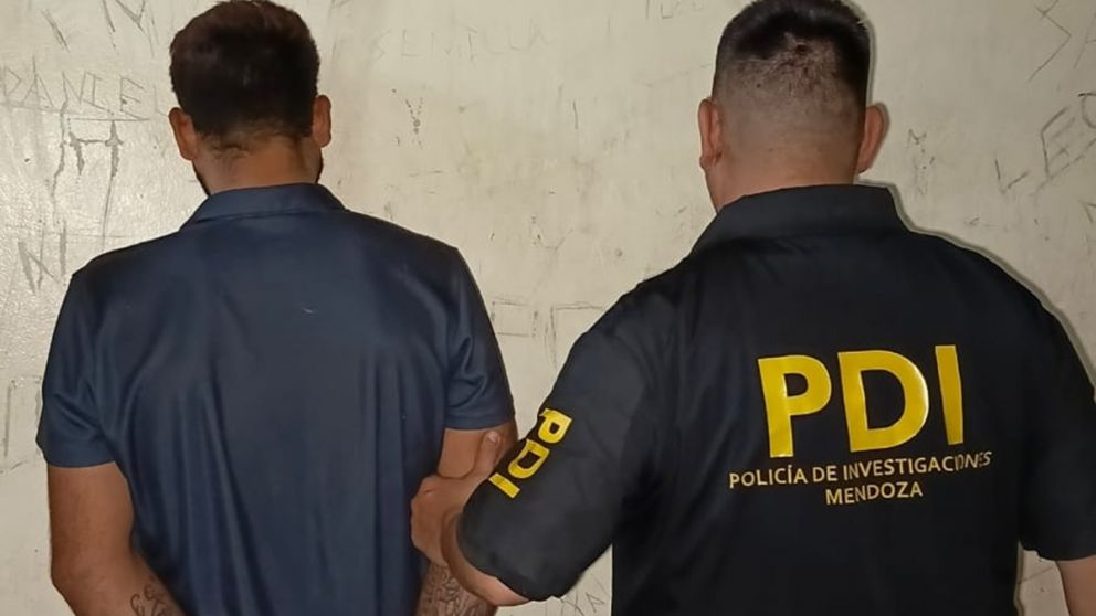 Un allanamiento en Maipú terminó con la detención de un hombre y el secuestro de armas de fuego