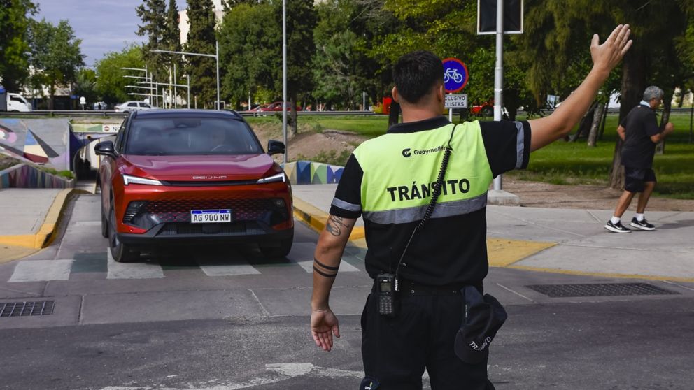 Ya cambió el sentido de circulación en las laterales Norte y Sur del Acceso Este