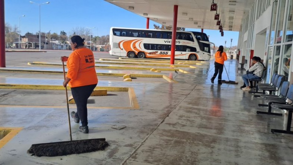 Una mujer sufrió un brutal robo en la terminal de San Rafael: el desgarrador relato de una testigo