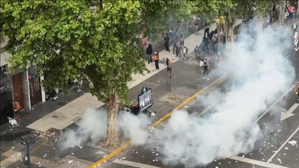 “Delincuente organizados”: en el Gobierno estallaron por los incidentes en el Congreso