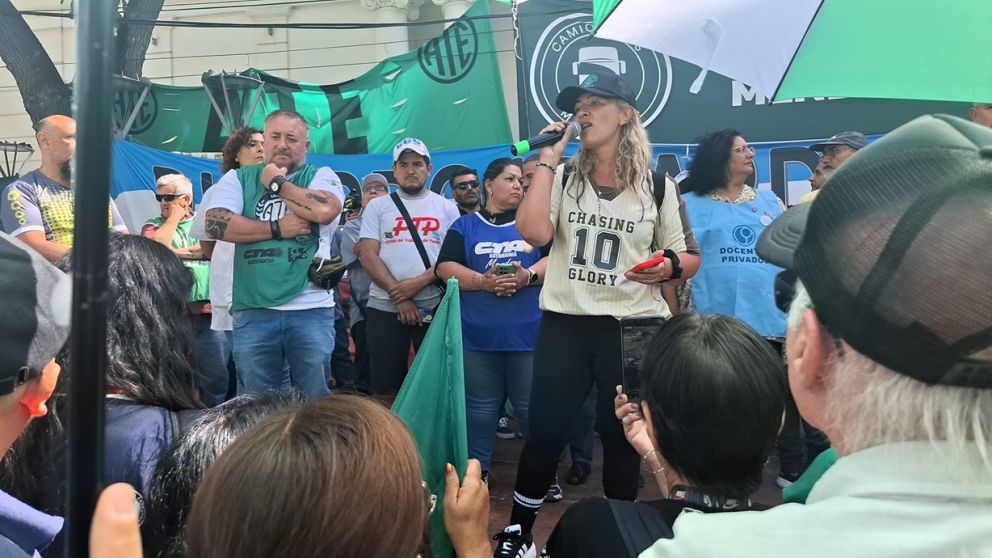 Pararon en Mendoza contra la reforma laboral: ATE y CTA Autónoma encabezaron una gran movilización