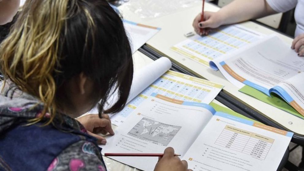 Regreso a las aulas en Mendoza con nuevas exigencias: asistencia del 80% o rendirán todas las materias en diciembre