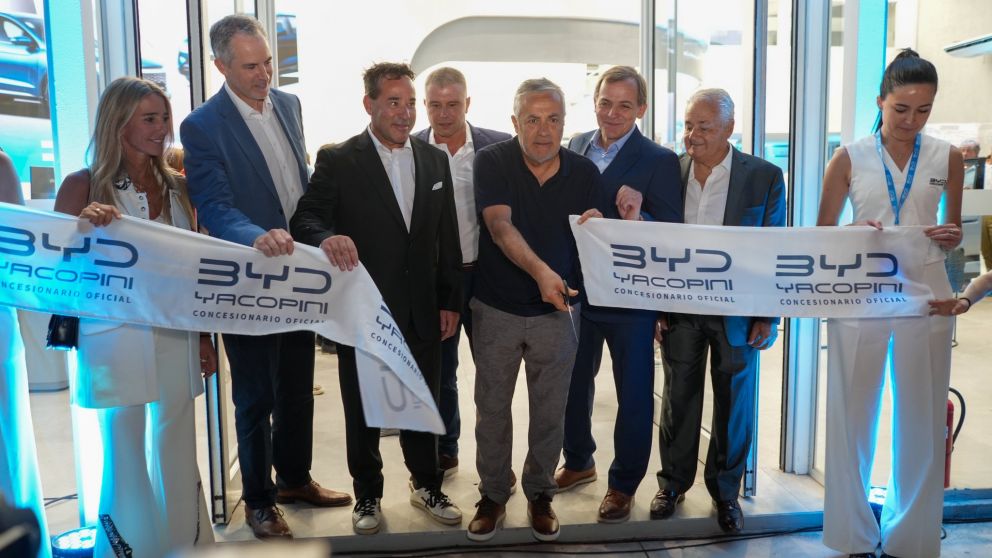 Yacopini inaugur� el concesionario oficial de BYD en Godoy Cruz
