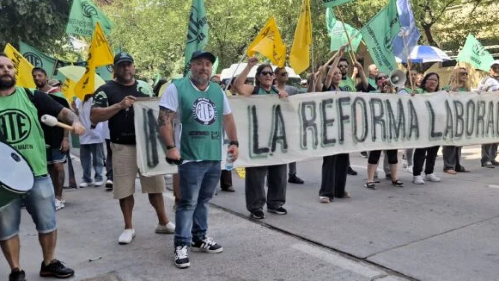 Con reclamos a Milei y Cornejo, los estatales mendocinos volvieron a movilizarse
