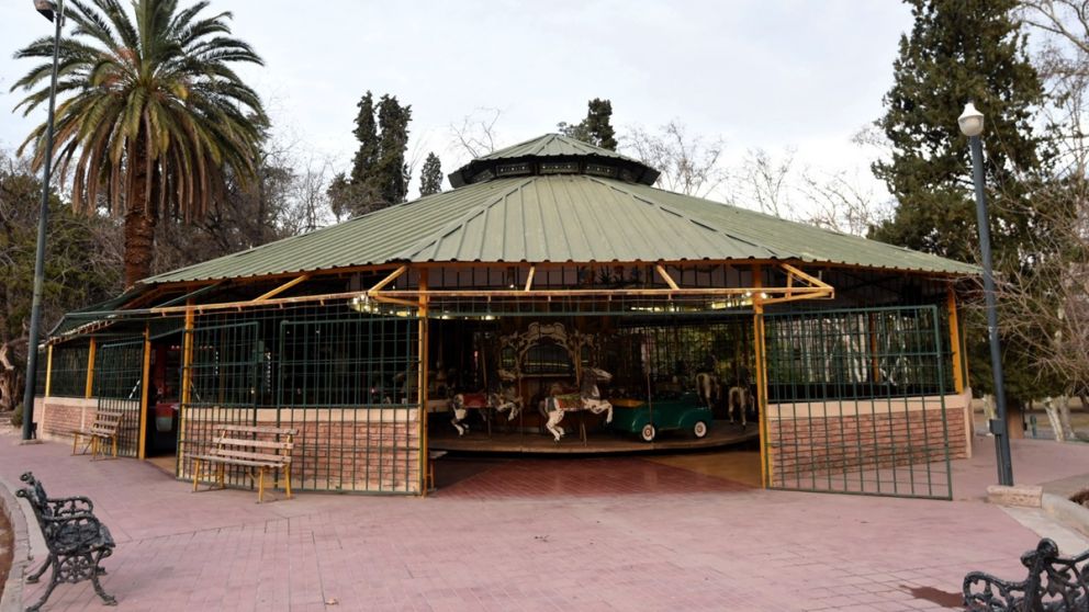 Organizan la “despedida” de la calesita del Parque Gral. San Martín ante el temor de que no regrese