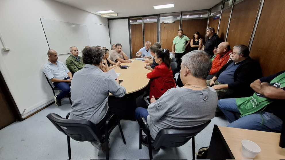 El Gobierno le hizo un nuevo ofrecimiento salarial a los estatales de Mendoza: c�mo seguir� la negociaci�n