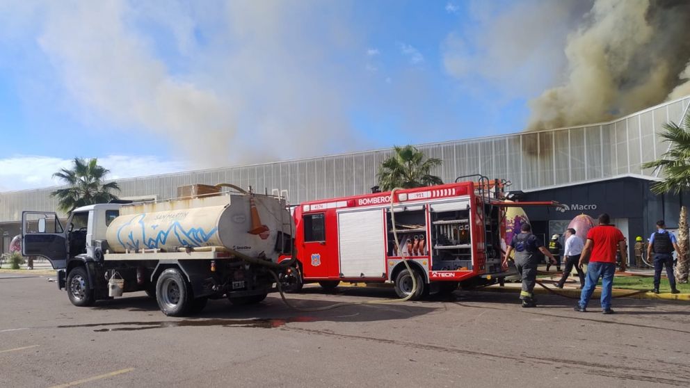 Incendio en el casino de San Martín: investigan una posible falla en un panel solar