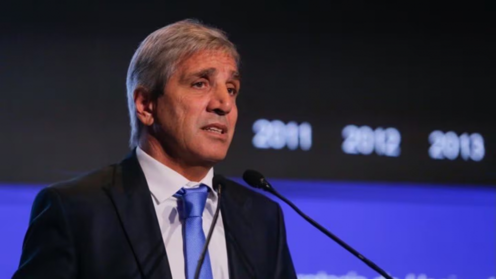 Para Luis Caputo, “lo de Adorni no afecta en nada” a la economía