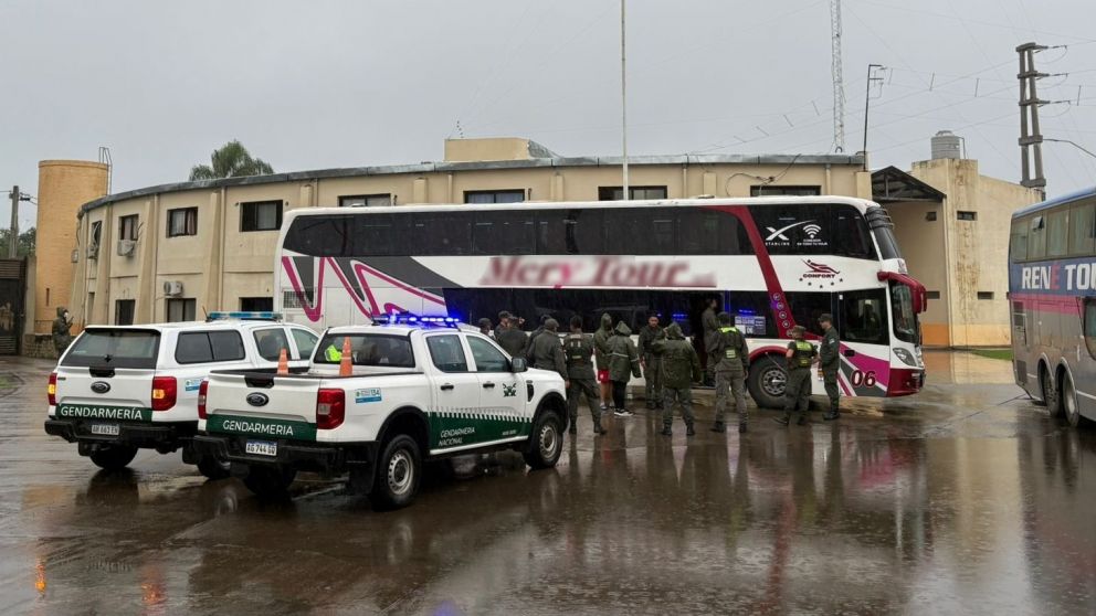 Gendarmer�a detuvo a 9 personas y secuestr� 10 kilos de coca�na en un tour de compras que ven�a a Mendoza