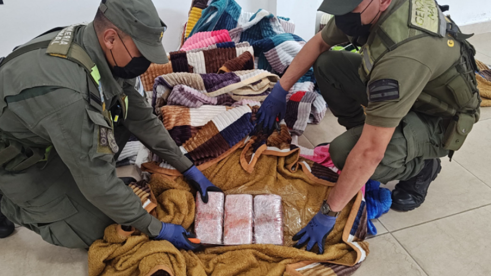 Detuvieron a una mujer que viajaba de Salta a Mendoza con más de 50 kilos de marihuana
