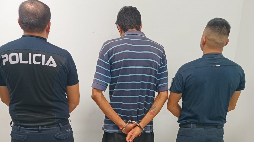 Maipú: detuvieron a un hombre que amenazó a una mujer con un arma “tumbera”