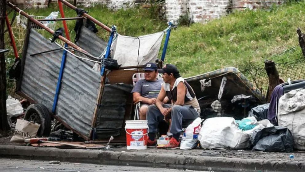 Desde la UCA advierten que la baja en la pobreza es una “ficción metodológica”