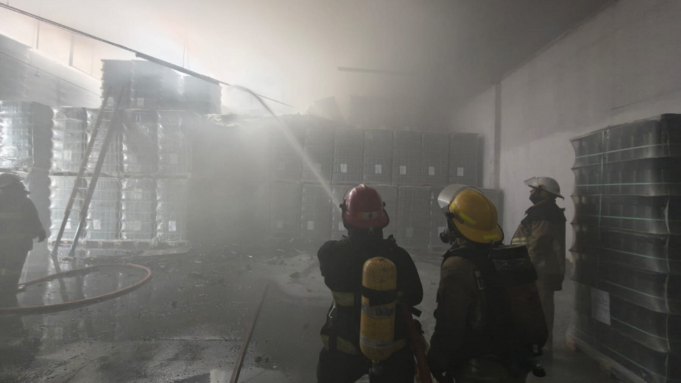 Un incendio de gran magnitud destrozó gran parte de una fábrica en Guaymallén
