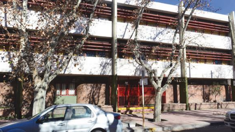 Tensi�n: ahora aparecieron pintadas amenazantes en una escuela de San Rafael