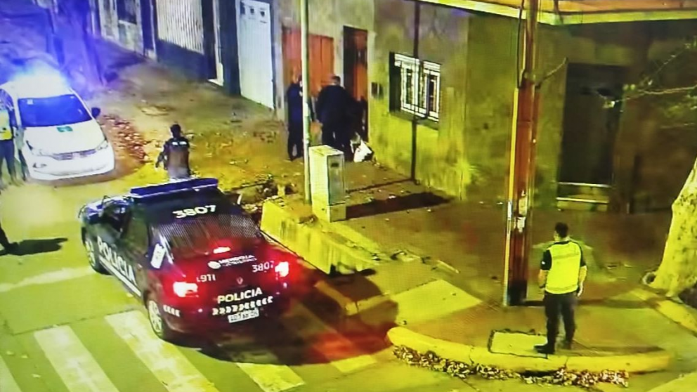 Video: as� detuvieron a un hombre armado con un cuchillo en Ciudad