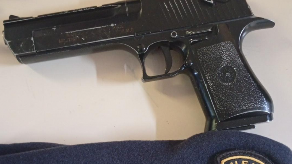 Detuvieron en Luján a un joven que se puso “nervioso” al ver a la policía: tenía una réplica de arma de fuego